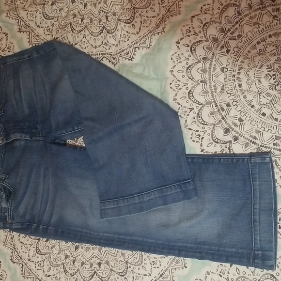 Women's size 30. 7FAMK capris - Picture 6 of 6